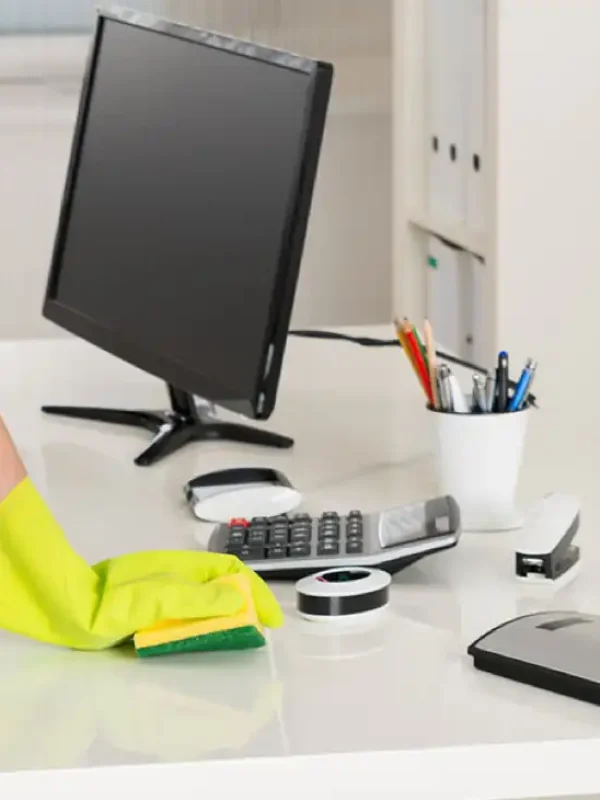 Disinfecting-the-workplace.-Why-is-this-so-important copia